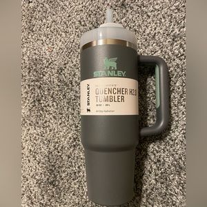 Charcoal Stanley 30oz. Quencher H2.0 FlowState Tumbler.